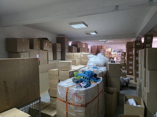 Заплијењена роба за интернет продају вриједна више од 200.000 КМ (ФОТО)