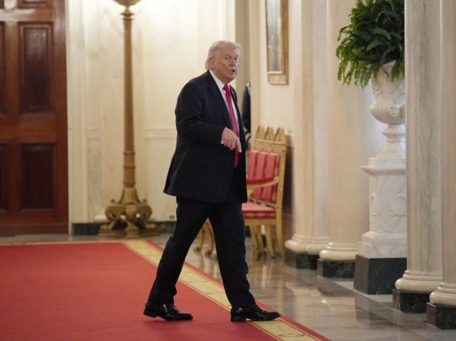 Доналд Трамп (фото: EPA/YURI GRIPAS / POOL) - 