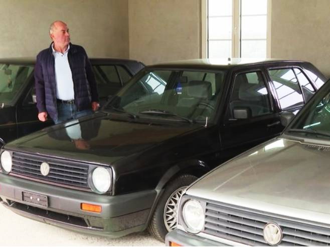 Душко Миладић из Велике Илове код Прњавора власник више од 20 аутомобила олдтајмера (ВИДЕО)