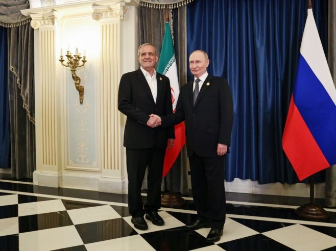 Пезешкијан и Путин (Фото: EPA/АLEXANDER KAZAKOV / SPUTNIK / KREMLIN POOL) - 