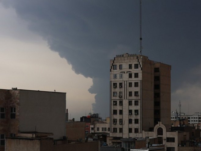 Техеран (Фото: EPA/ABEDIN TAHERKENAREH) - 