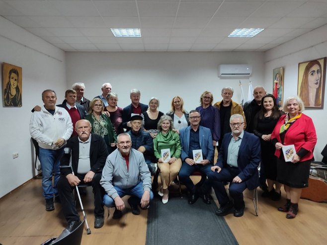 Шамац - представљена књига "Бљесак грозда" - Фото: СРНА