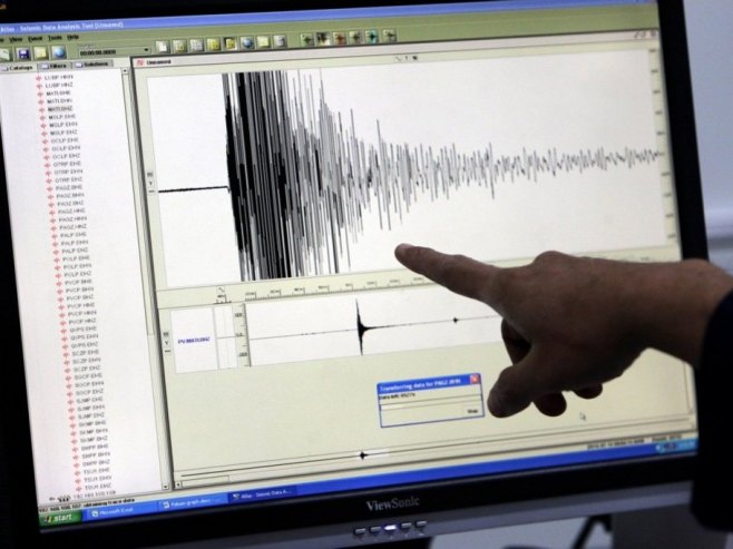 Сеизмограф (фото: EPA/RITCHIE B. TONGO) - 
