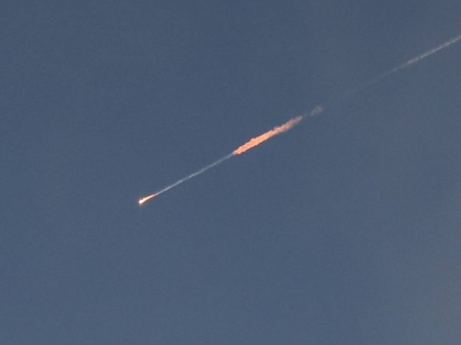 Ракета (фото: EPA/ABIR SULTAN) - 