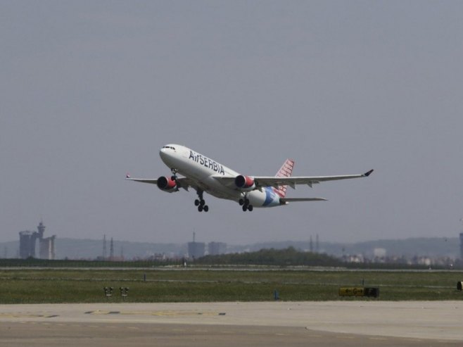 Авион (Фото: EPA/ANDREJ CUKIC, илустрација) - 