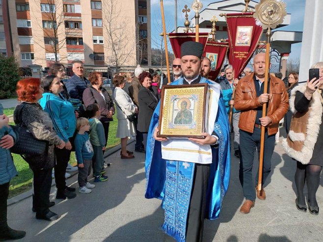 Зворник: Вјерници дочекали из Русије икону - Умекшање злих срца