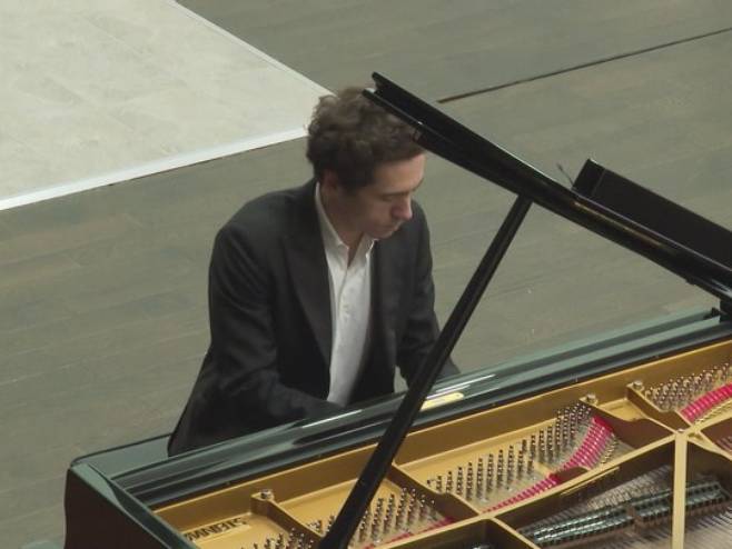 У Бијељини одржан концерт свјетски познатог руског пијанисте (ВИДЕО)