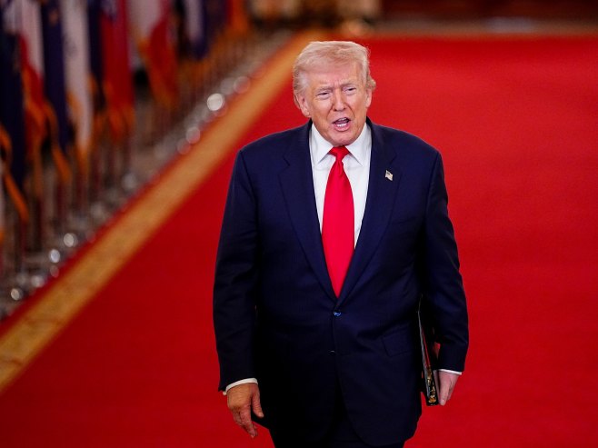 Доналд Трамп (Фото: EPA/AARON SCHWARTZ / POOL) - 