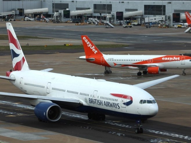 Авион (фото: EPA/NEIL HALL - илустрација) - 