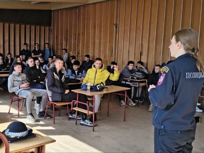 Средњошколцима у Братунцу представљен програм Средње школе МУП-а Српске (ВИДЕО)