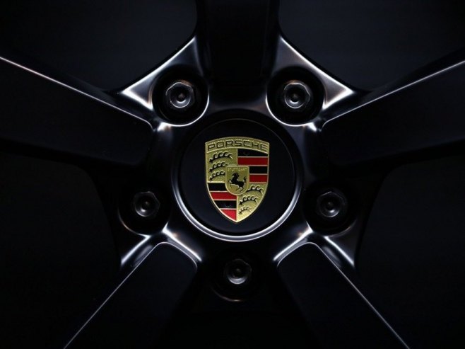 Порше (фото:  EPA/ANNA SZILAGYI - илустрација) - 