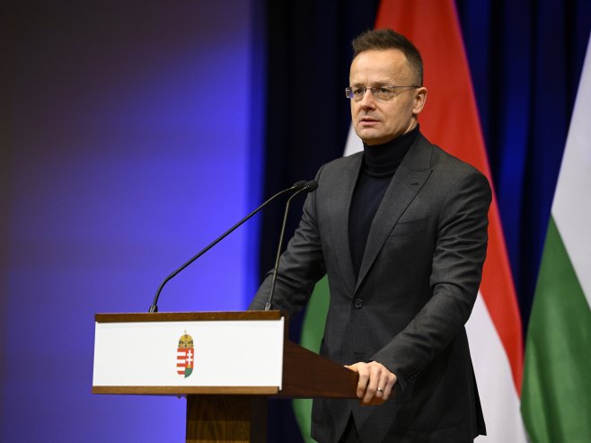 Петер Сијарто (Фото: EPA/BOGLARKA BODNAR) - 