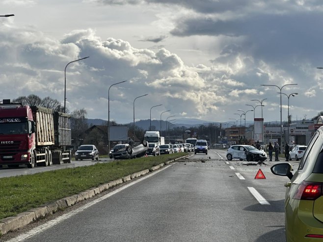 Саобраћајна незгода код Приједорске петље; Аутомобил на крову