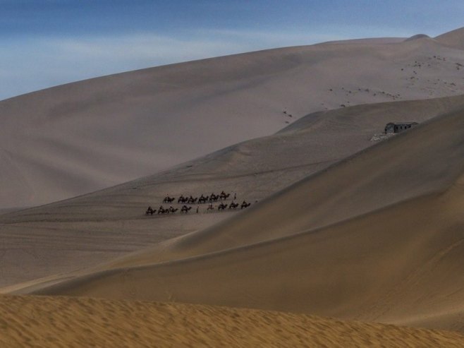 Пустиња (Фото: илустрација/EPA/ALEKSANDAR PLAVEVSKI) - 