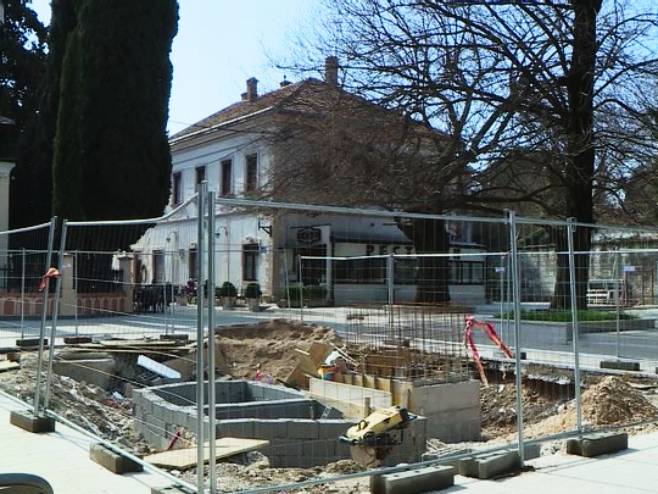 Поплочавање Старог града у Требињу - Фото: РТРС