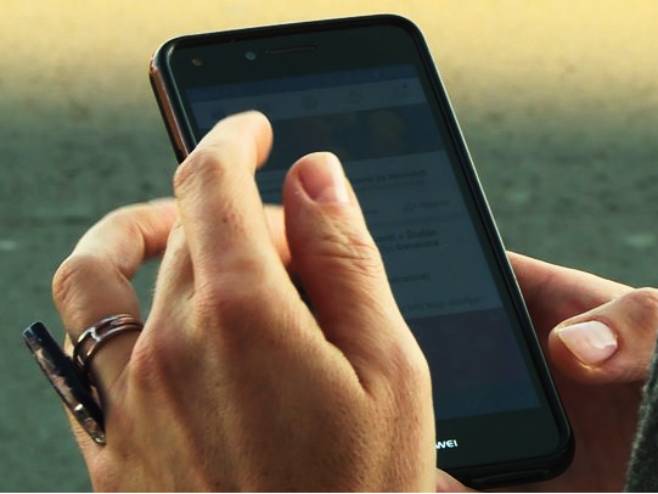 Мобилни телефон, илустрација Мобилни телефон, илустрација - Фото: РТРС