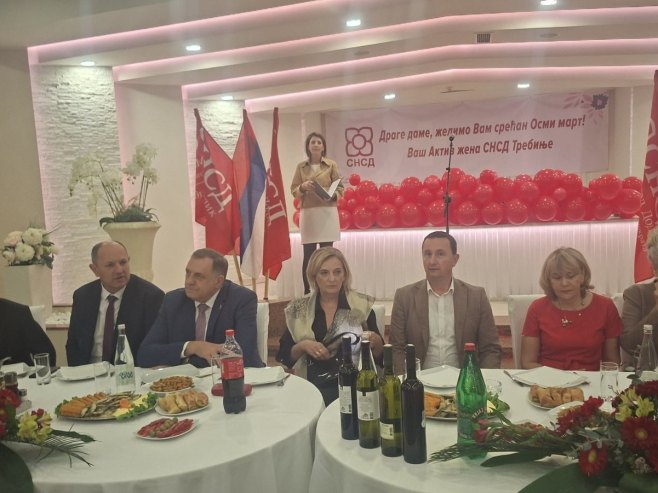 Актив жена СНСД-а Требиње организовао је  прославу поводом 8. марта Међународног Дана жена - Фото: РТРС