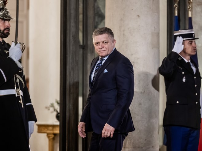 Роберт Фицо (Фото: EPA/CHRISTOPHE PETIT TESSON) - 
