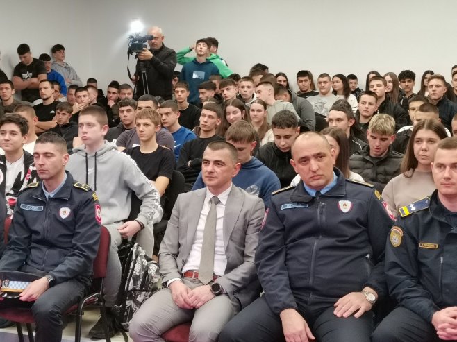 Средњошколцима у Добоју представљени услови уписа - Фото: СРНА