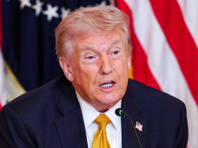 Доналд Трамп (Фото: EPA/AARON SCHWARTZ / POOL ) - 