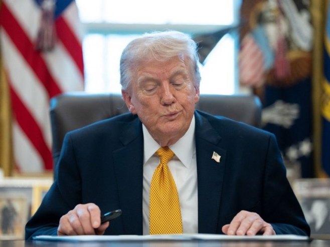 Доналд Трамп (Фото: EPA/AARON SCHWARTZ, илустрација) - 