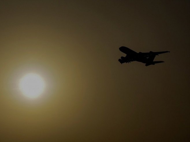 Авион (фото: EPA/STRINGER - илустрација) - 