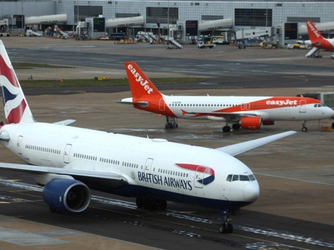 Авион (фото: EPA/NEIL HALL - илустрација) - 