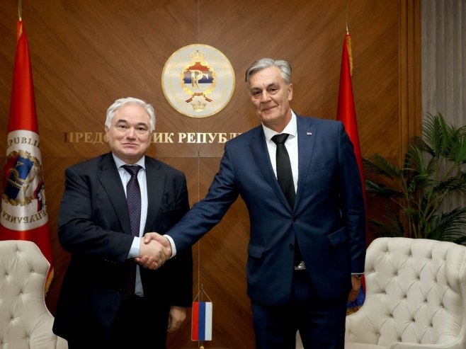 Њемачки амбасадор и Синиша Каран - Фото: ZIPAPHOTO/Borislav Zdrinja