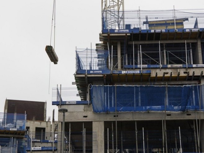 Градилиште (фото: EPA/TOLGA AKMEN - илустрација) - 