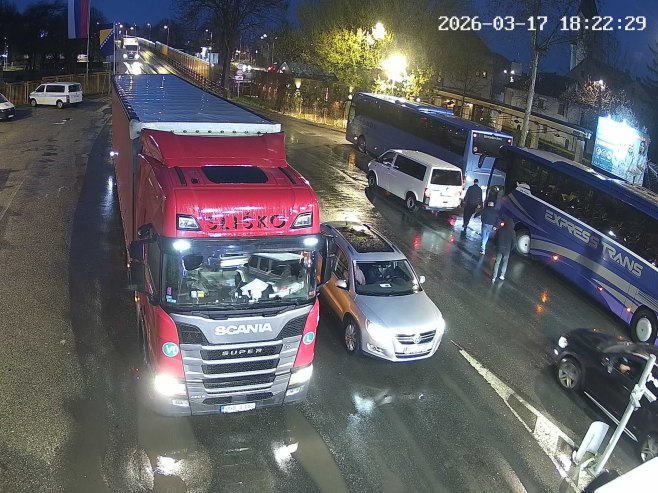 Саобраћај појачан на прелазима Велика Кладуша, Градина и Градишка