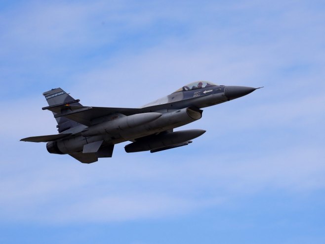 Румунски Ф-16 (фото: PA/Robert Ghement) - 