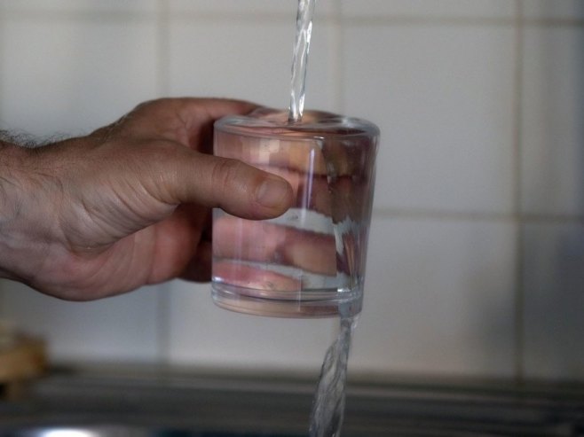 Вода (фото: EPA/MASSIMO PERCOSSI - илустрација) - 