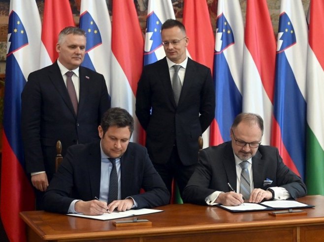 Потписивање споразума (Фото: EPA/LAJOS SOOS) - 