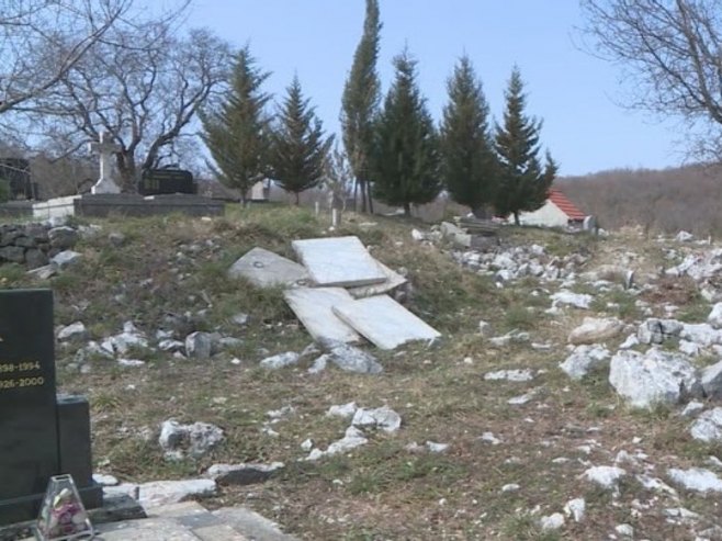 Девастирано горбље - Фото: РТРС