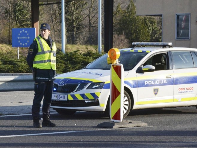 Словеначка полиција (Фото: EPA/MICOL BRUSAFERRO) - 