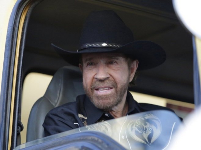 Чак Норис (фото: EPA/Ricardo Maldonado Rozo) - 