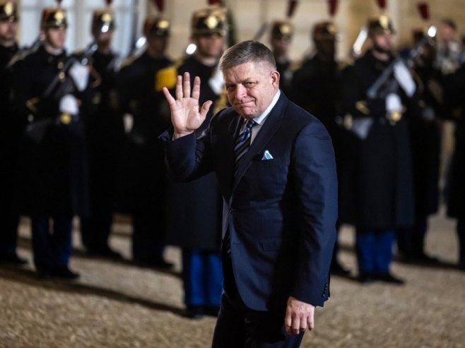 Роберт Фицо (фото: EPA/CHRISTOPHE PETIT TESSON) - 