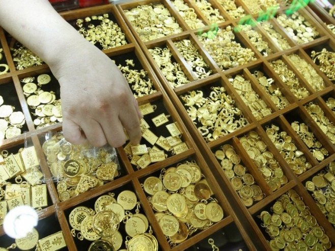 Злато, илустрација (Фото: EPA/NARONG SANGNAK) - 