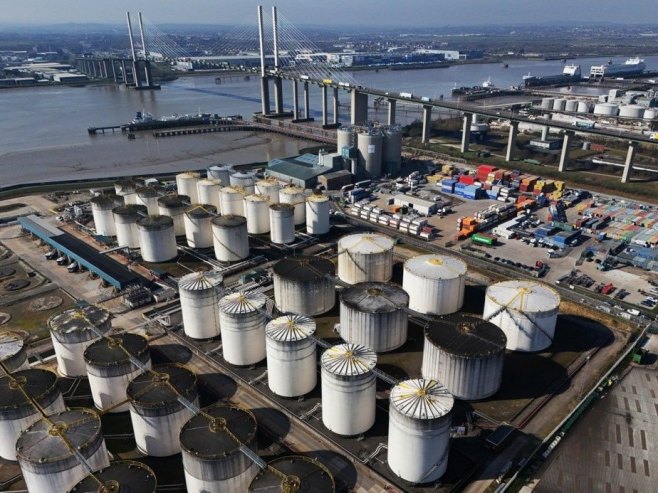 Рафинерија (фото: EPA/NEIL HALL) - 