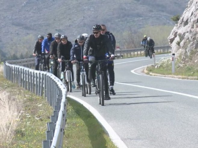 Бициклисти иду за Острог - Фото: РТРС