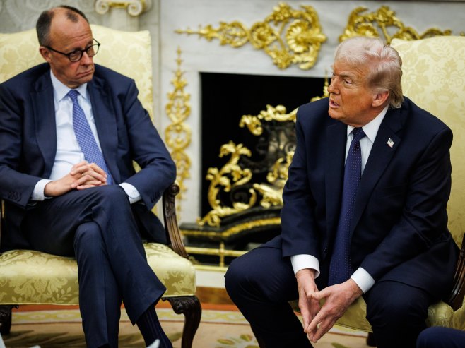 Мерц и Трамп (Фото: EPA/SAMUEL CORUM / POOL) - 