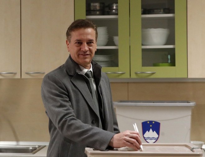 Роберт Голоб на гласању (Фото: EPA/ANTONIO BAT) - 