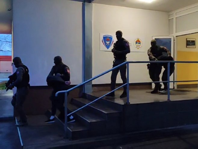 Спроведена два лица у Окружно јавно тужилаштво Бањалука (ВИДЕО)