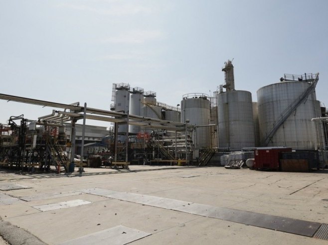 Нафтна постројења (Фото: EPA/CHRIS TORRES, илустрација) - 