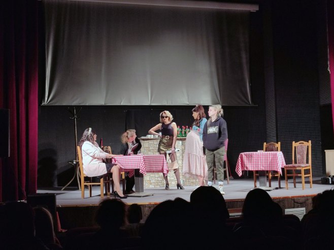 Представа "Шмизле" у Братунцу - Фото: СРНА