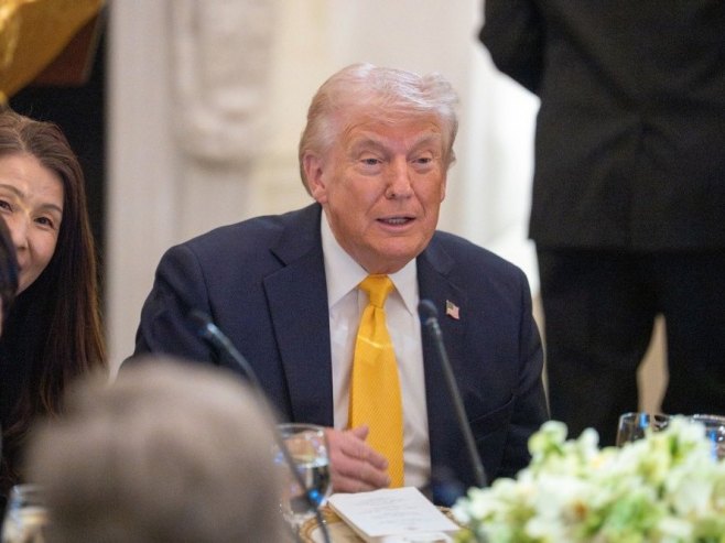 Доналд Трамп (Фото: EPA/AARON SCHWARTZ / POOL) - 