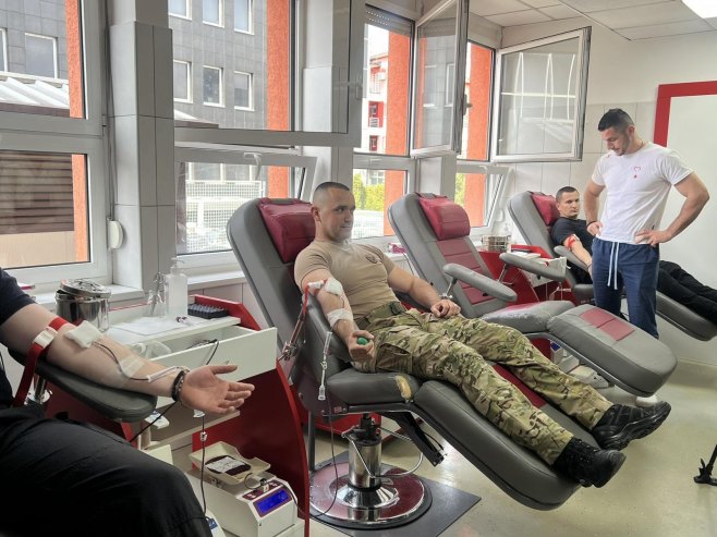 Хуманост на дјелу: Добровољно даровало крв 900 припадника МУП-а Српске (ФОТО/ВИДЕО)