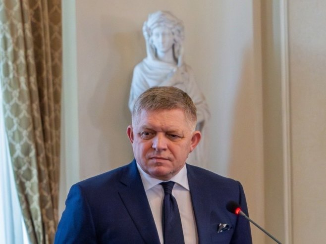 Роберт Фицо (Фото: EPA/DOMINIKA KORTVELYESIOVA) - 