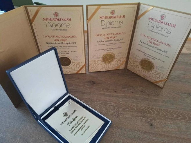 Плакета и дипломе (фото: Гимназија "Филип Вишњић" Бијељина) Плакета и дипломе (фото: Гимназија "Филип Вишњић" Бијељина) -