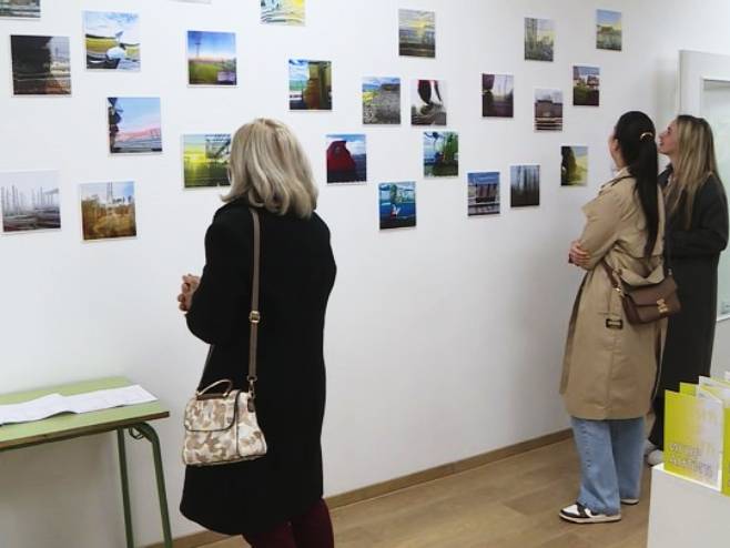 У Невесињу отворена изложба фотографија умјетника Игора Антића (ВИДЕО)